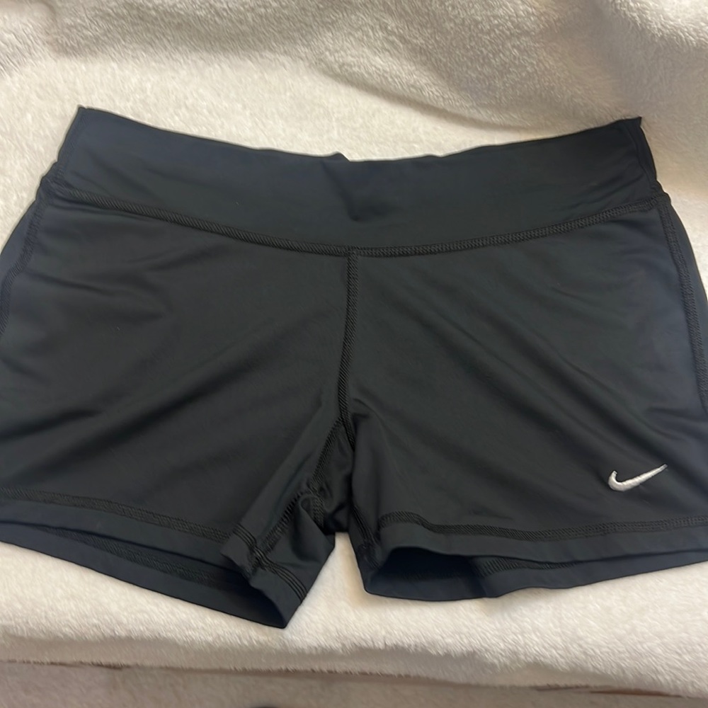 Excellent used condition Nike workout shorts/volleyball shorts size large